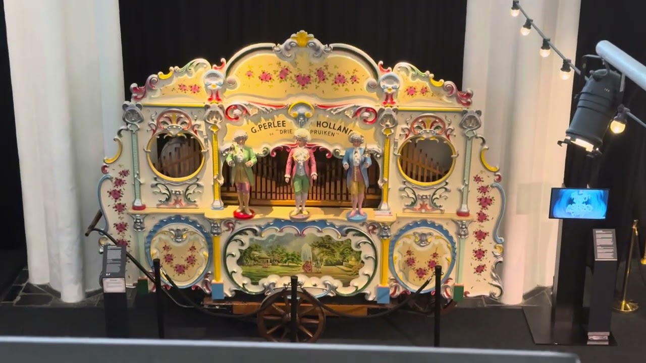 Draaiorgel De Drie Pruiken Speelt “Als ik boven op De Dom Kom “| Museum Speelklok 