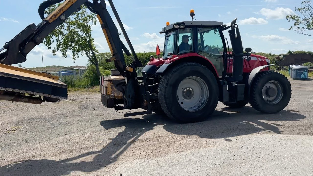 Køb Traktor Massey Ferguson MF 7718 med tilbehør  på Klaravik