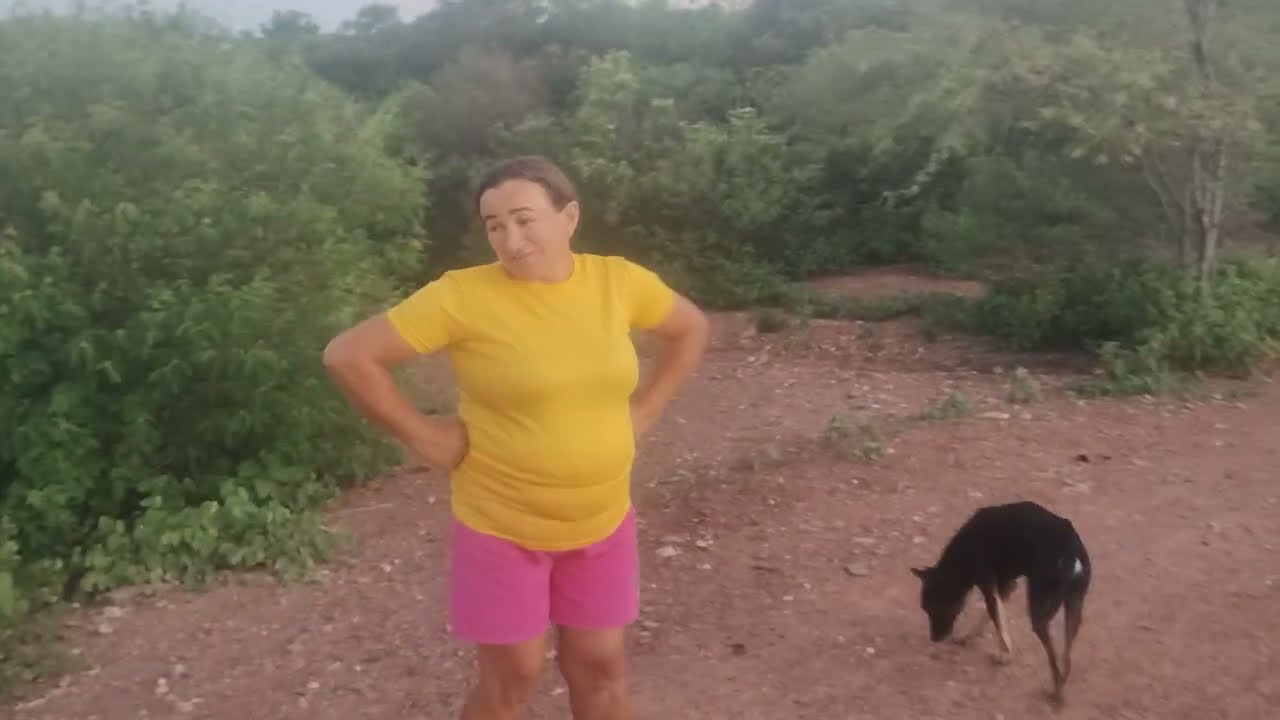 Fazendo caminhada com Neuza no sítio mamoeiro.
