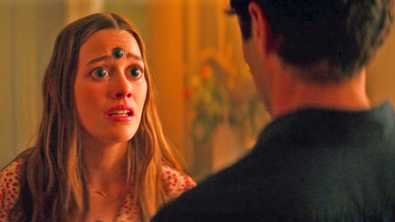 You, Season 2 |Man Hunts Three-Eyed Girl For His Collection