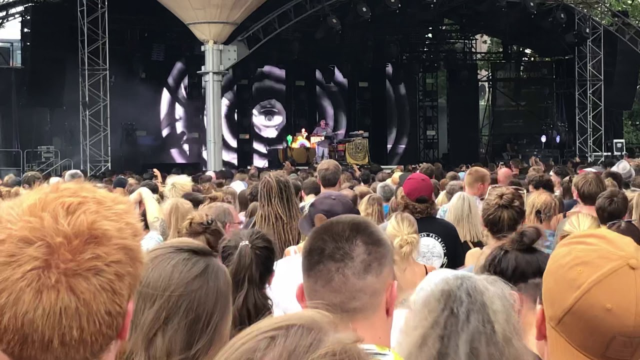 Tash Sultana Juli 2019 Tanzbrunnen K&ouml;ln