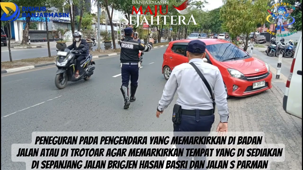 Peneguran kepada pengendara yang memarkirkan kendaraan di atas trotoar