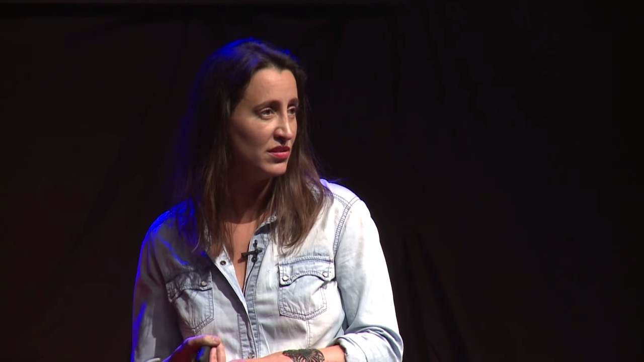 Construir ciudad desde la emoción/build the city from the emotion | Pilar GOYCOOLEA | TEDxElArrayán