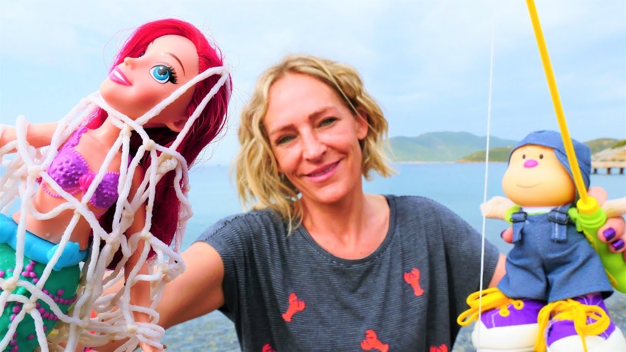 Spielspa&szlig; am Meer - Nicole und Hans gehen Angeln - Spielzeugvideo f&uuml;r Kinder