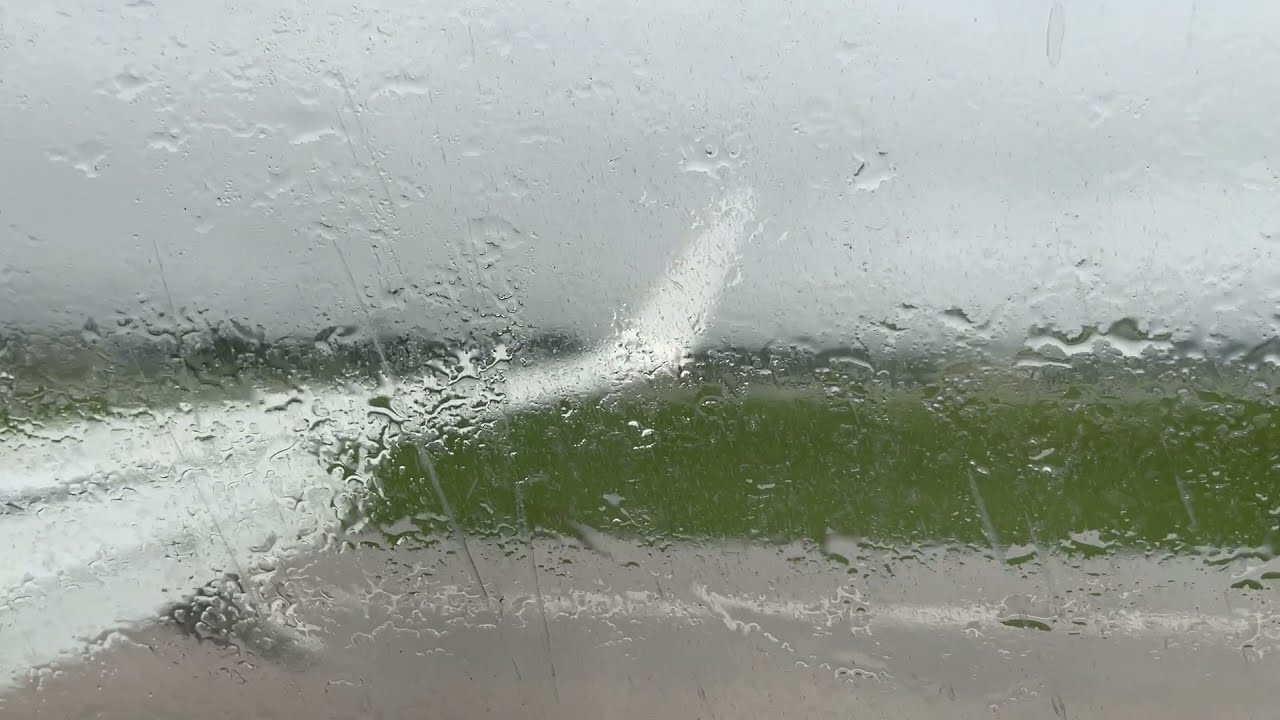 Caribbean Airlines 737-800 wet landing at Piarco International Airport | 9Y-MBJ