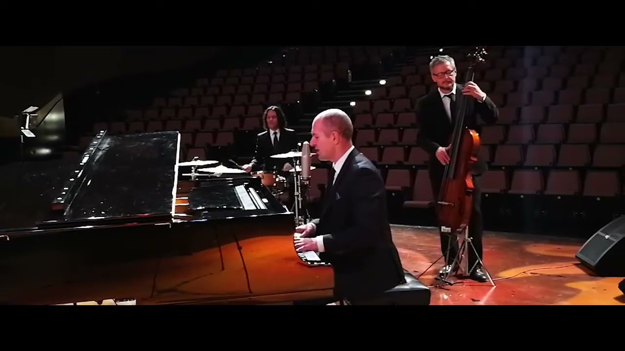 The Suspenders Trio-    Me and Mrs.  Jones