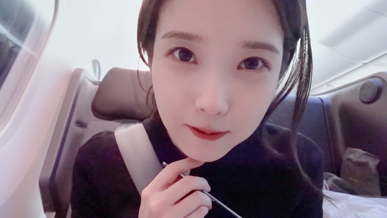 [IU TV] 기내에서 소근소근 브이로그🤫 ㅣ AAA 2025 시상식 비하인드