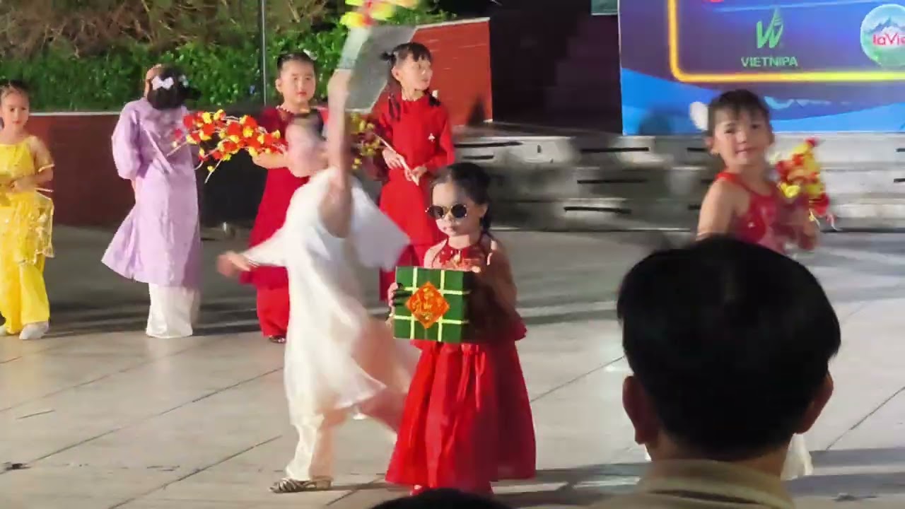 Cat walk 29 tết 