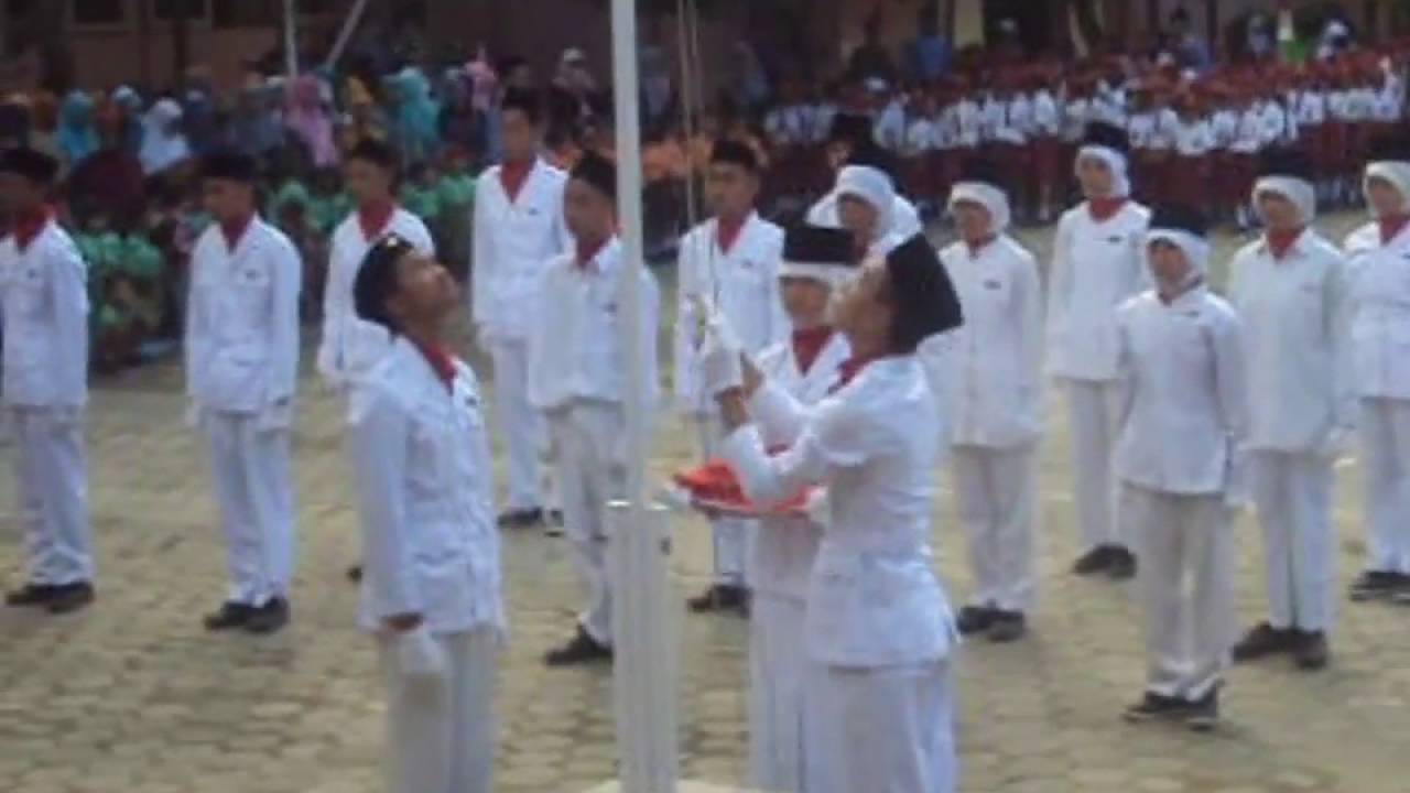 Upacara HUT RI 2014 di SMP N 2 Ayah, Kebumen