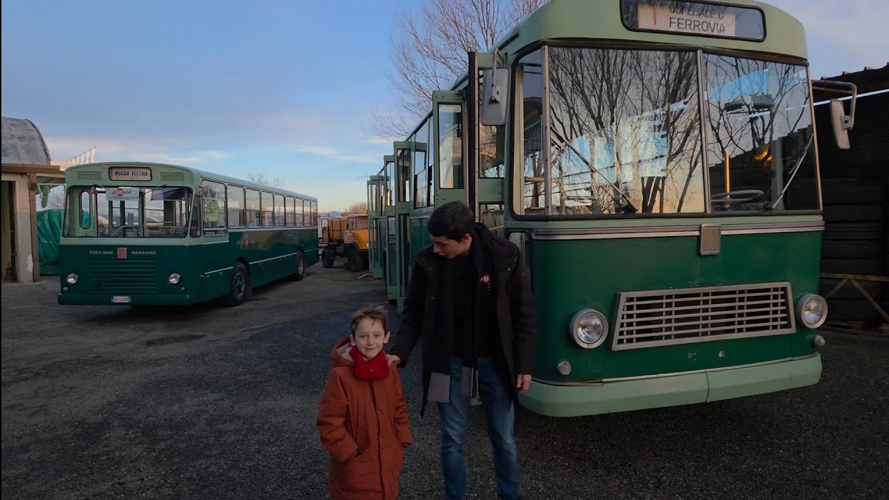 Eleganti signore del 1968 e del 70 Coppia di Fiat 409 Menarini e Desimon in colorazione originale 