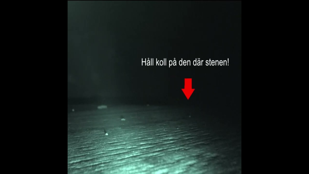 Sp&ouml;kjakt Sl&auml;nger n&aring;got Ok&auml;nt en Sten? fr&aring;n en Hems&ouml;kt Kyrkog&aring;rd #shorts