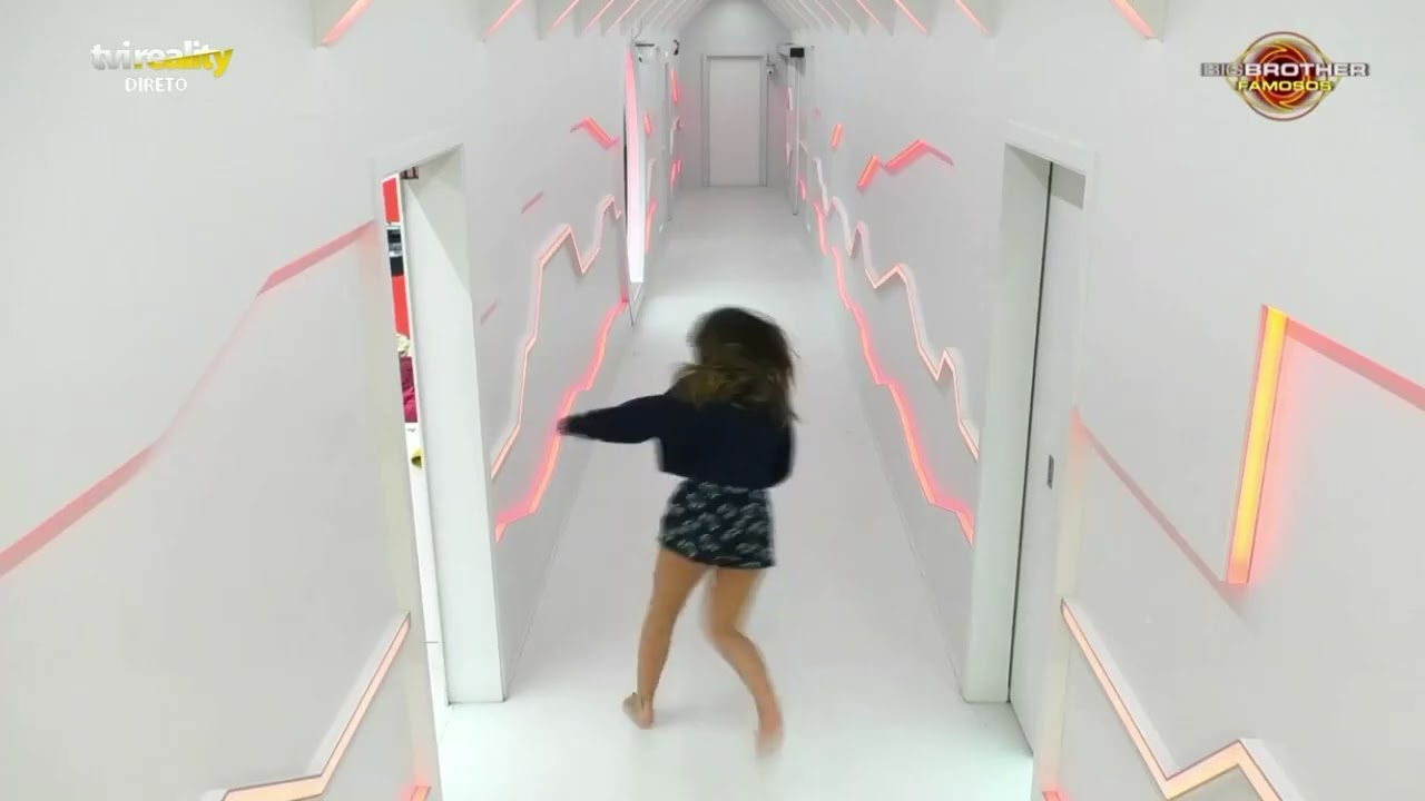Bernardo Sousa e Bruna Gomes trocam car&iacute;cias - BB Famosos 2
