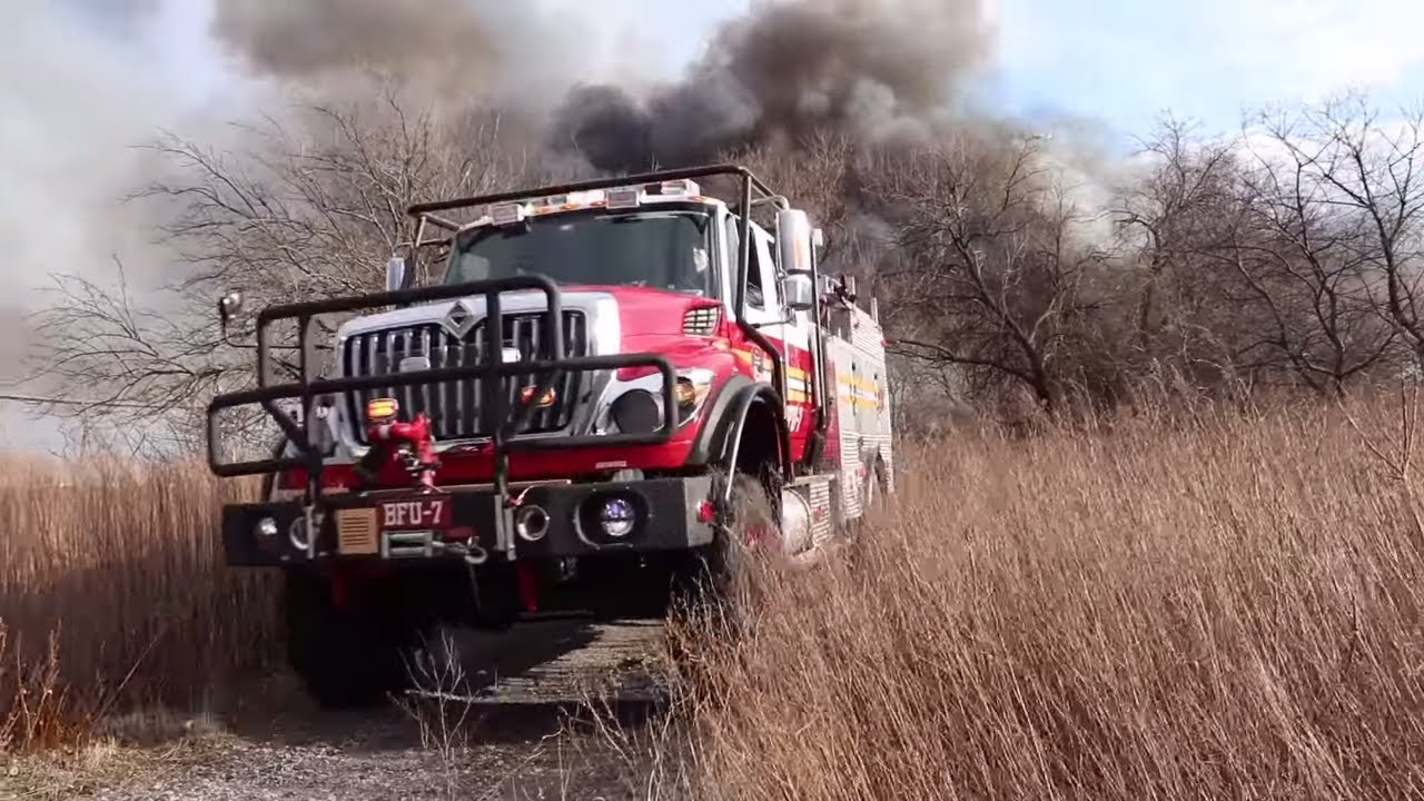 2nd ALARM Brush FIRE in Howard Beach Queens. FDNY works to douse flames in Spring Creek Park