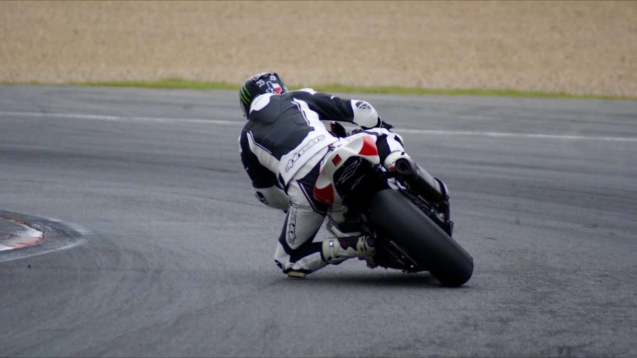 GSX-R 1000 vs BMW S1000RR 