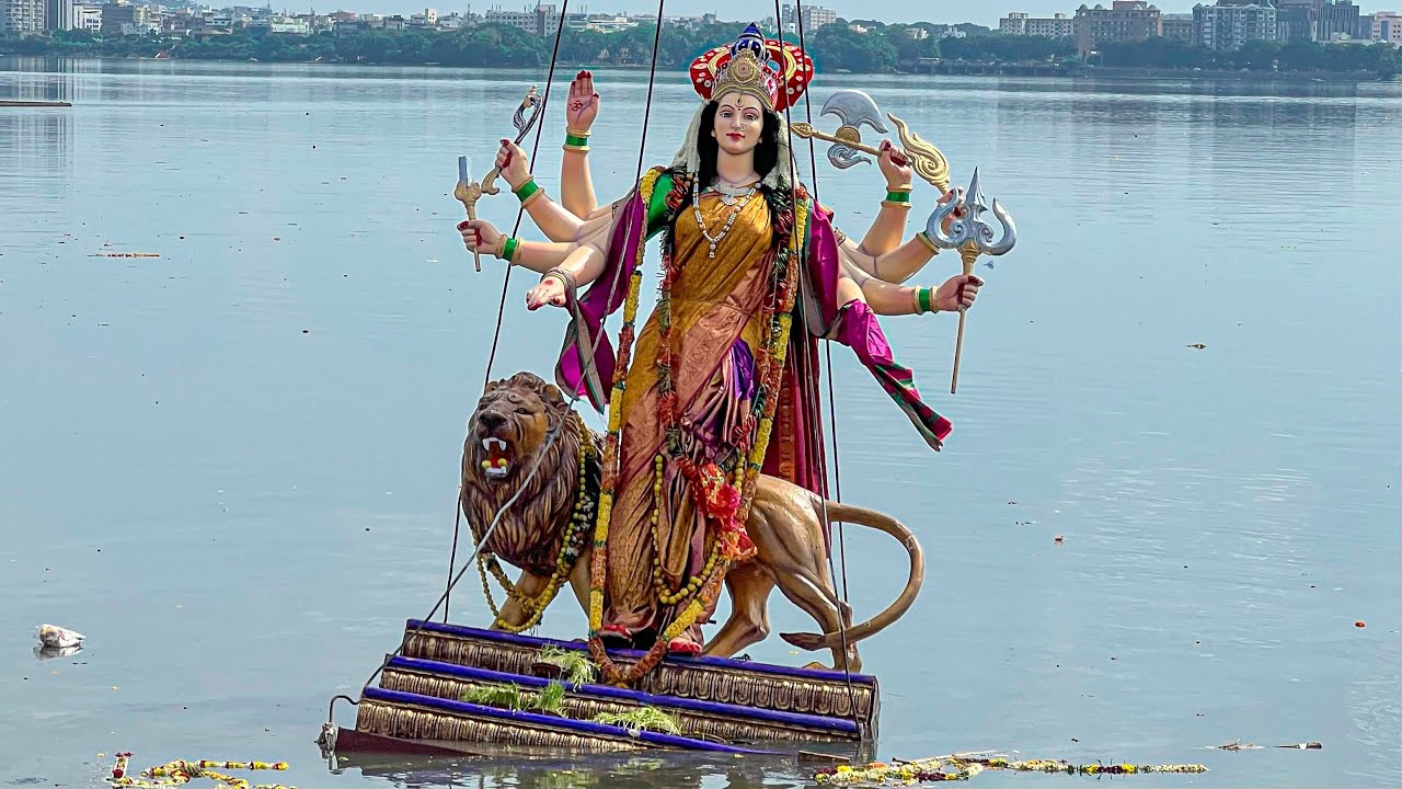 Big Durga Visarjan 2025 At Tank Bund | Hyderabad Durga Devi Nimajjanam 2025 | Durga Mata Immersion 