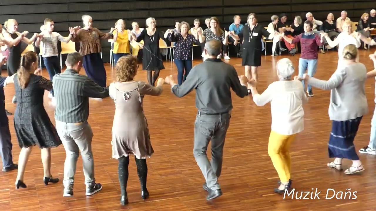 Danse bretonne : Finale Passepied de Plaintel 2022 chanté par Robin/Kerno au concours Penthièvre