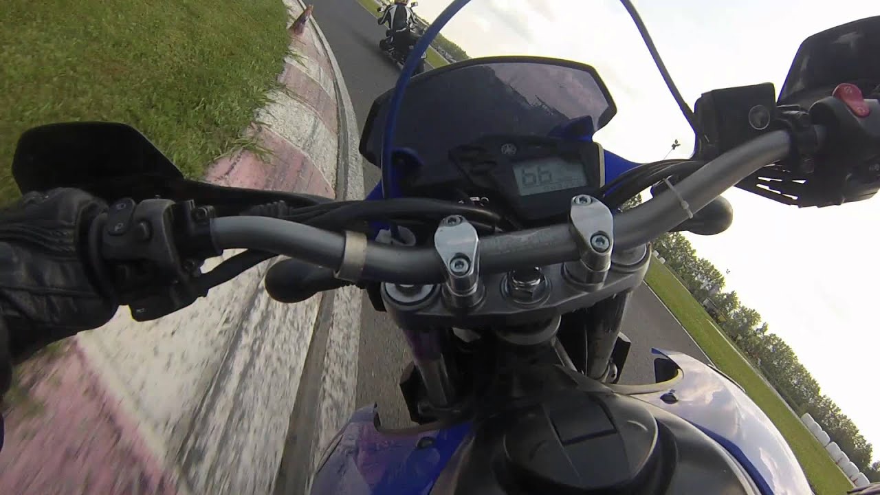 Yamaha XT660X chasing Kawasaki ER6n on Raceland Krsko [RAW-pure engine sound]