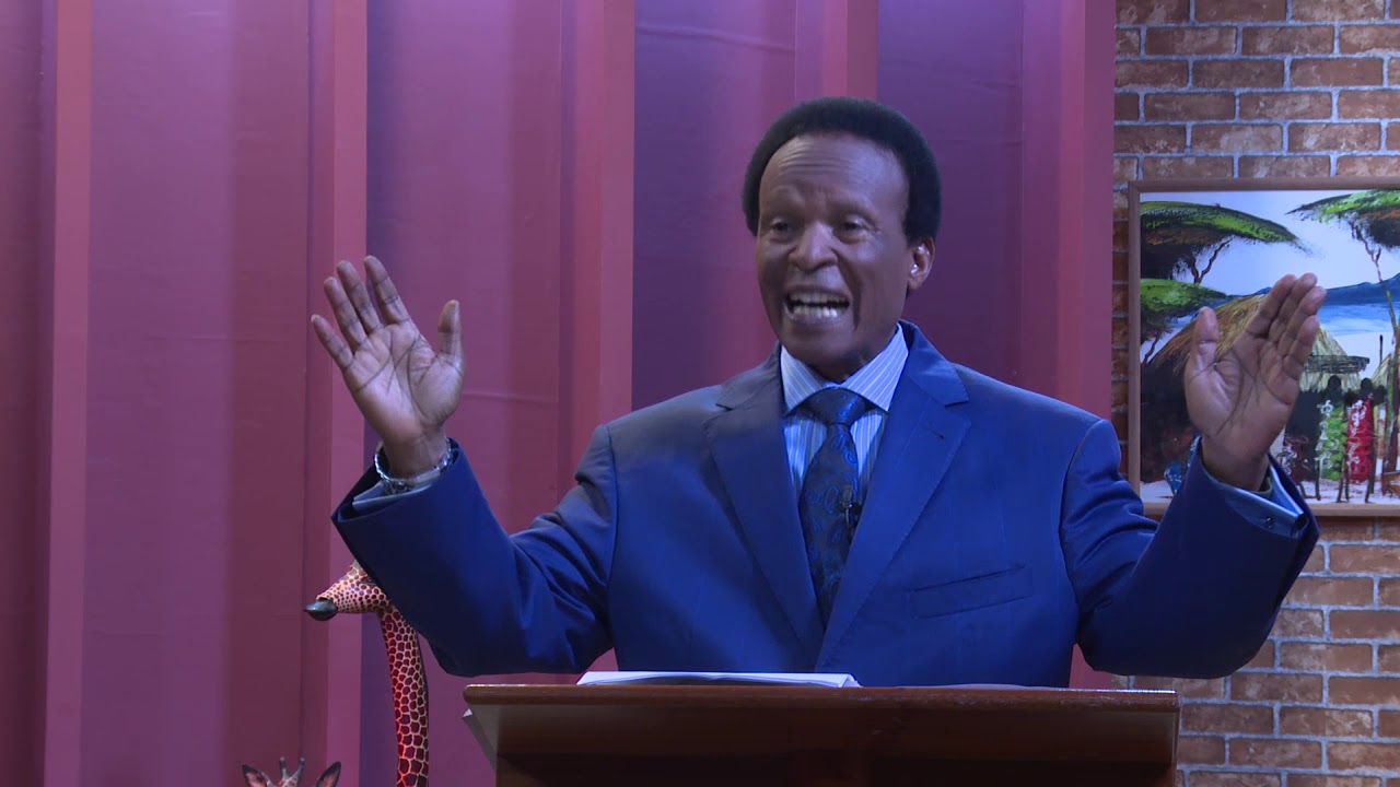 (на английском языке) «Мир на перепутье»