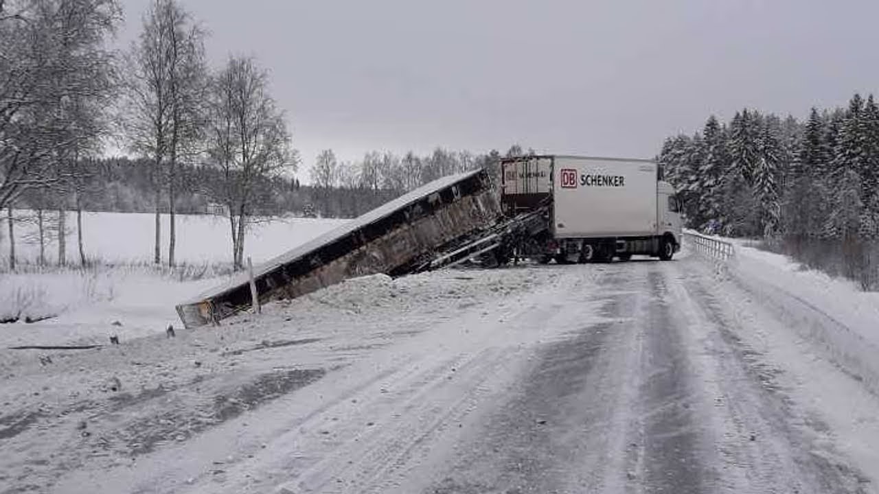Winter road truck driver 🚛❄️