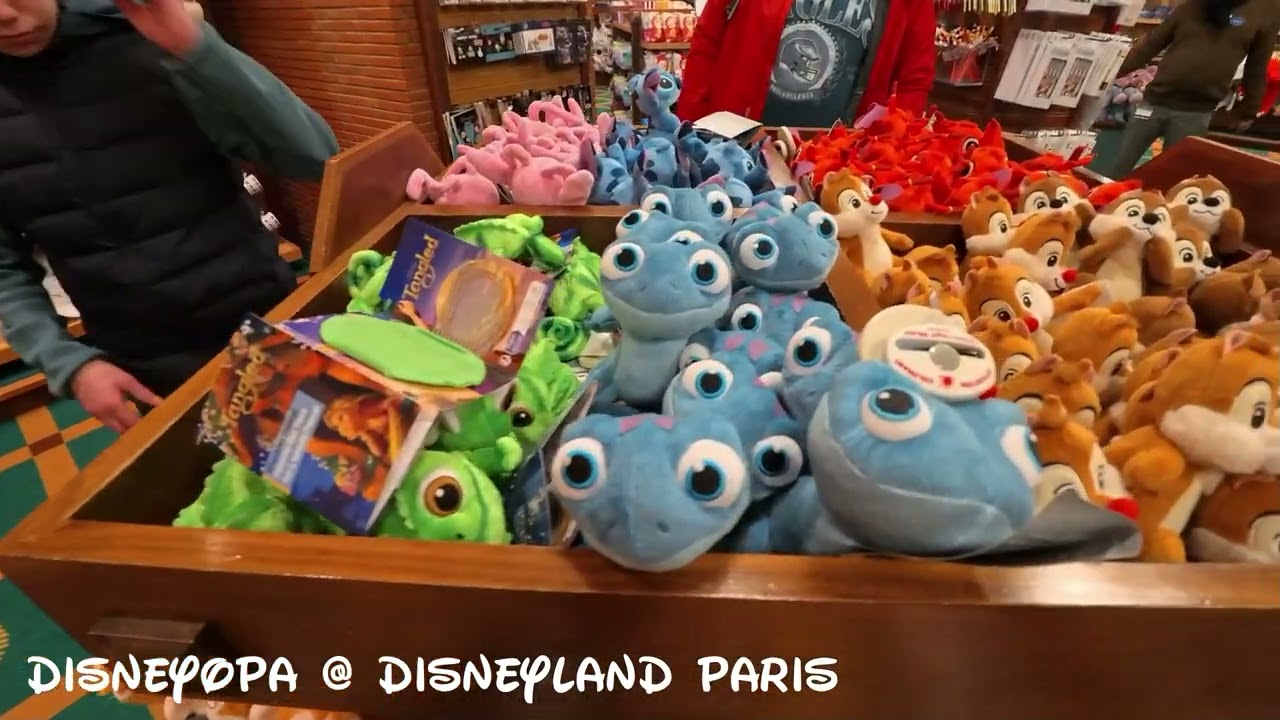 SHOP WALK THROUGH - HOTEL SEQUOIA LODGE NORTHWEST PASSAGE SHOP - Disneyland Paris - DisneyOpa