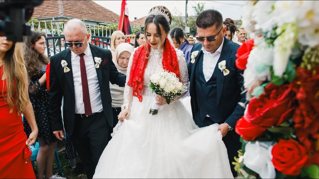 NUSJA MBERRIN NE KONAK TE RI NE MALESI - PODGORICE - DASMA DEMIR & AJETA