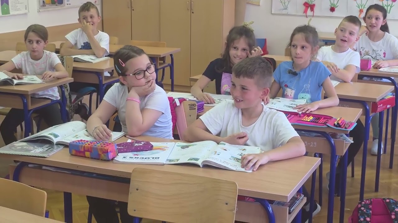 Učenici nas glume