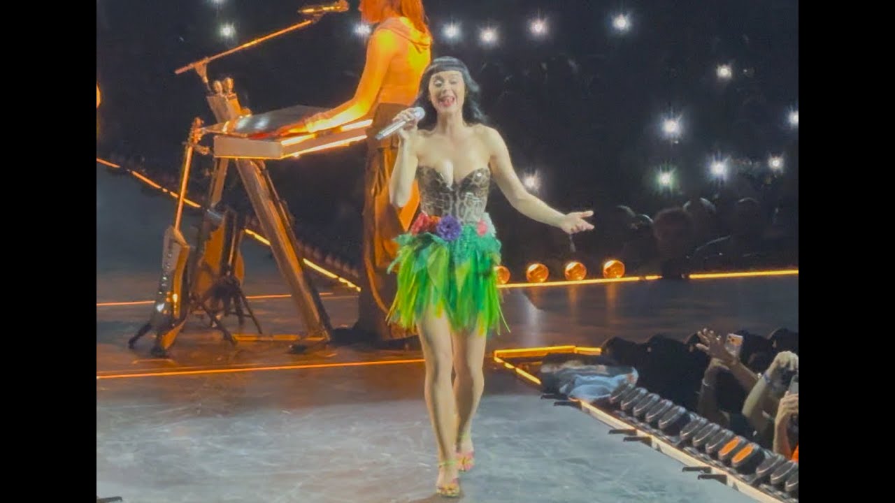 Katy Perry - By the Grace of God (The Lifetimes Tour) Madrid #4k #concert #live