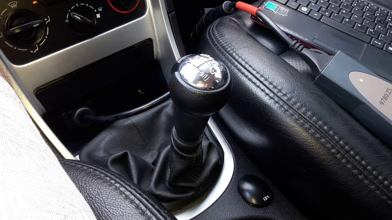 Como trocar a manopla da alavanca de câmbio do Peugeot.