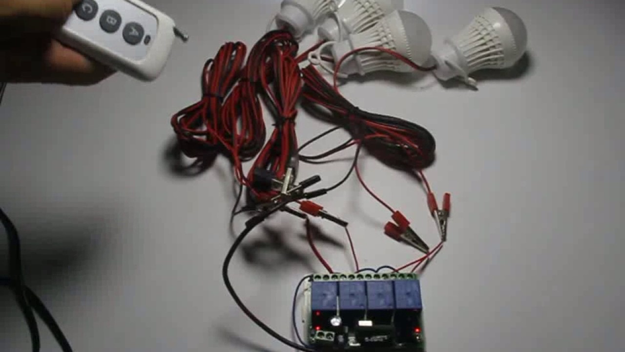 4 Kanal DC12V Funkfernsteuerung Relais Schalter Empf&auml;nger mit Fernbedienung Licht Motor gleichzeitig