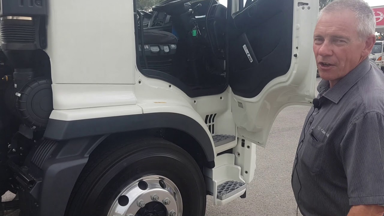 Veolia Hino 500 FM 2628 Auto with Superior Pak rear loader compactor walk around