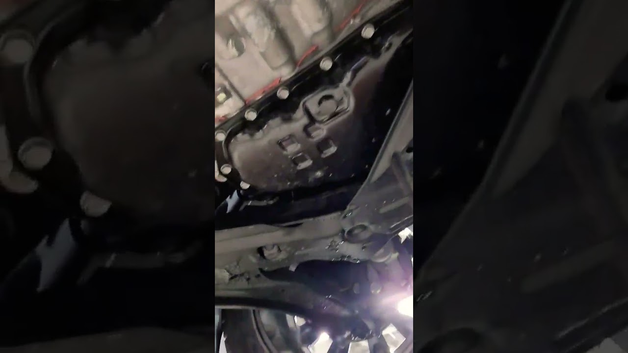Кроссовер Renault Koleos на подъёмнике