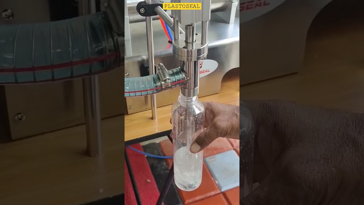 Pneumatic liquid filling machine
