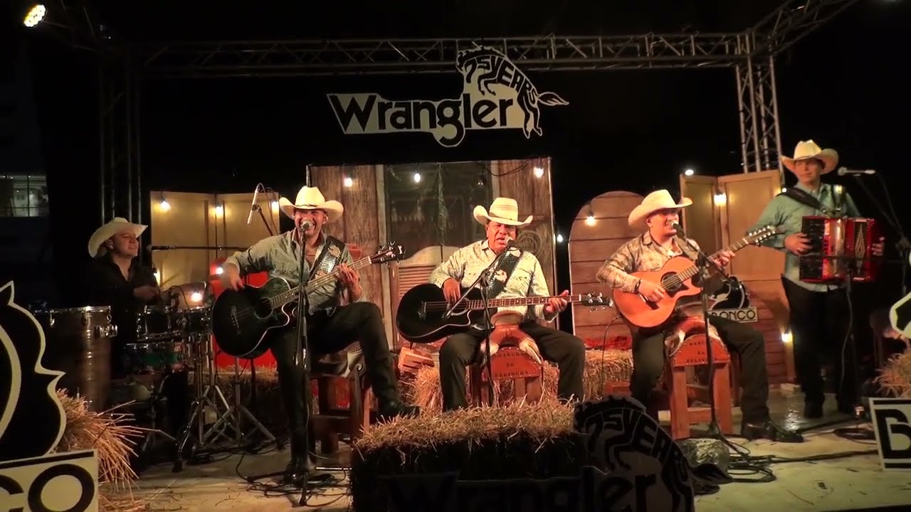 Bronco - Tres heridas  |  Showcase acústico ( Se soltaron los caballos, Arena Monterrey, México  )