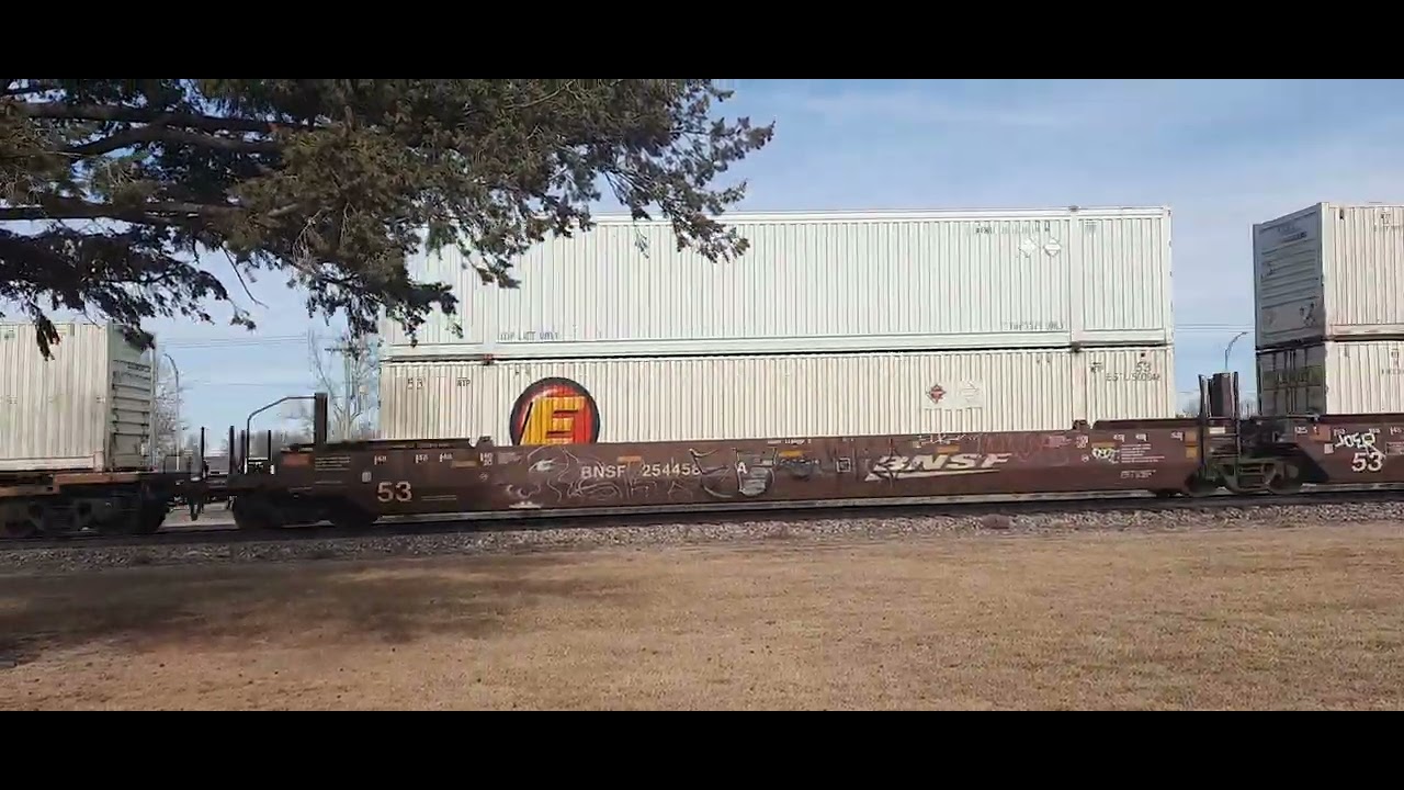 BNSF 8105 leading z-train in Minden 