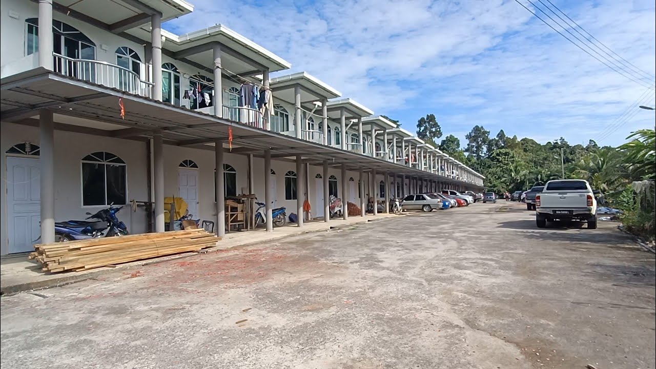 Salah Satu Rumah Panjang Mewah Yang Terletak Di Pakan, Sarawak RH JETPHRE, JAGOI PAKAN.