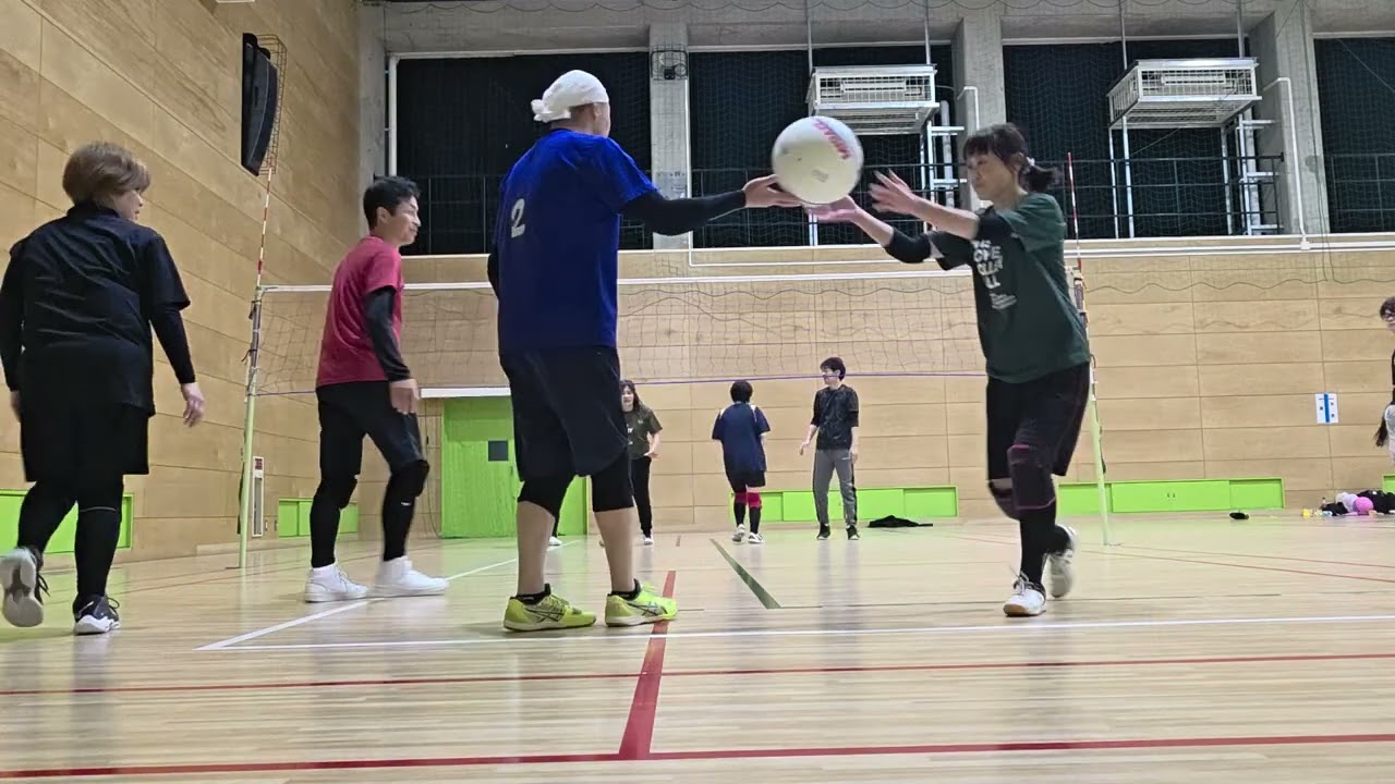 ２０２５年３月１２日（木）合同練習風景⑤『ＶｉｔａＲｏｓａ（ヴィータローザ）』🏐ソフトバレー【大阪ソフトバレー】メンバー募集中！『スポーツやろうよ』