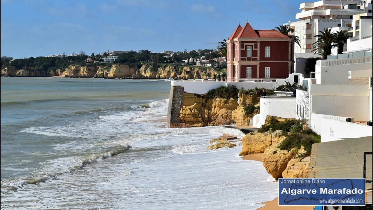 Tempestades roubam areia de praias e põem arribas em risco no Algarve