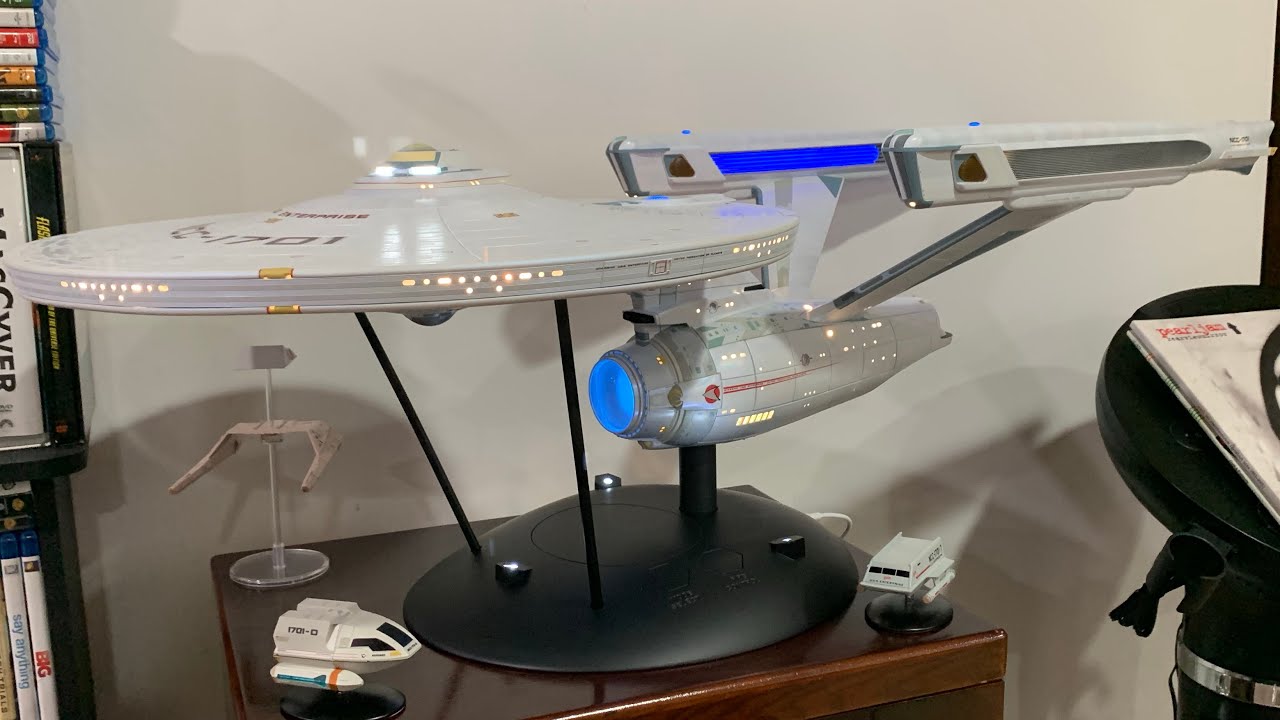 Распаковка фигурки Tomy U.S.S. Enterprise NCC-1701 || Звездный путь: Кинофильм 😎