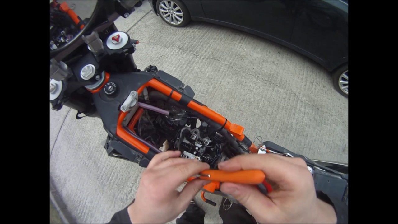 Valve clearance ajdustment on KTM 690