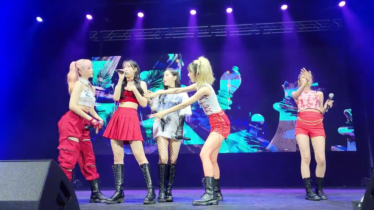 Dreamcatcher (드림캐쳐) - Locked Inside a Door | 220717 | Los Angeles | [4k60fps FANCAM - Front Row] 