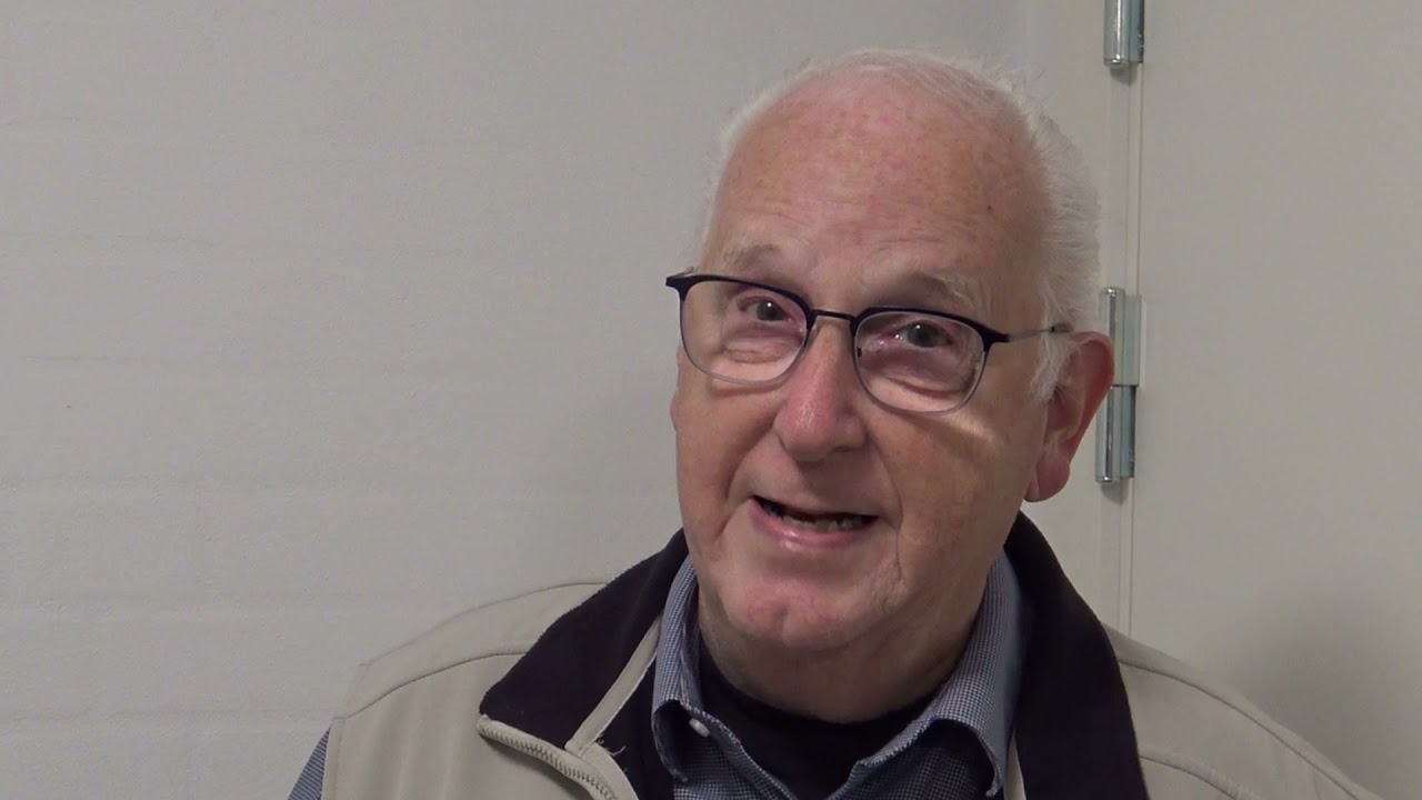 Poul fort&aelig;ller om at synge i kor