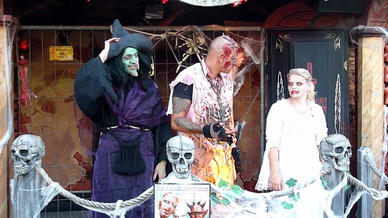 Shoking und Zombis ,Geister,Hexen auf der Wiesn, auf dem Muenchner Oktoberfest