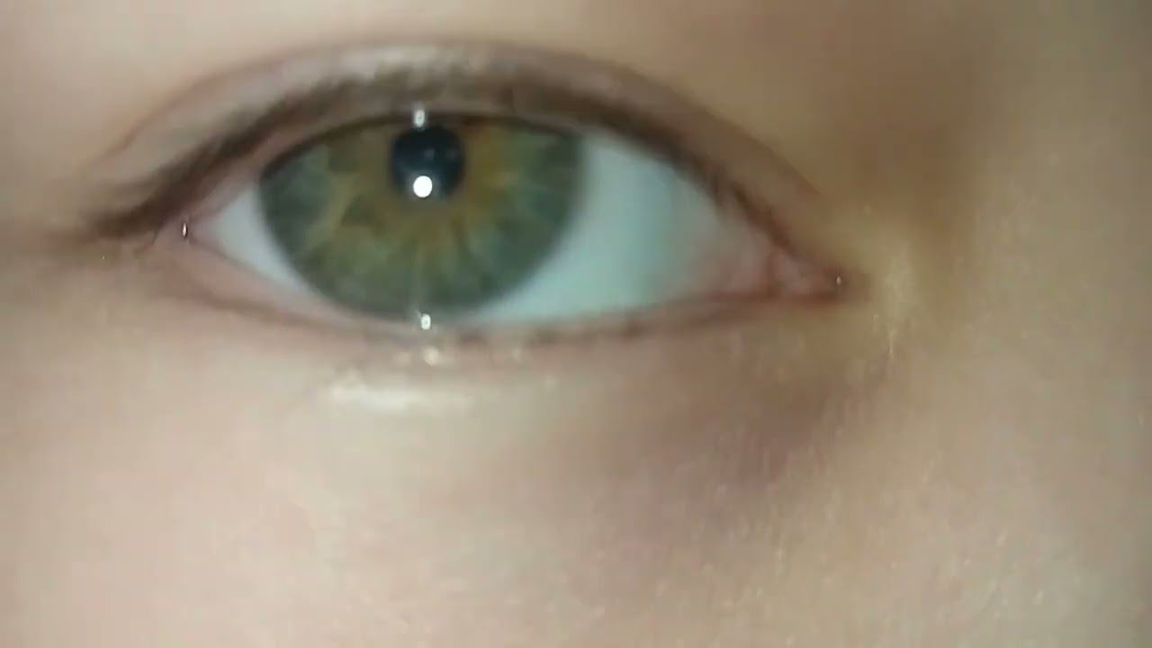 У меня зелёный глаза🥳😇🤓