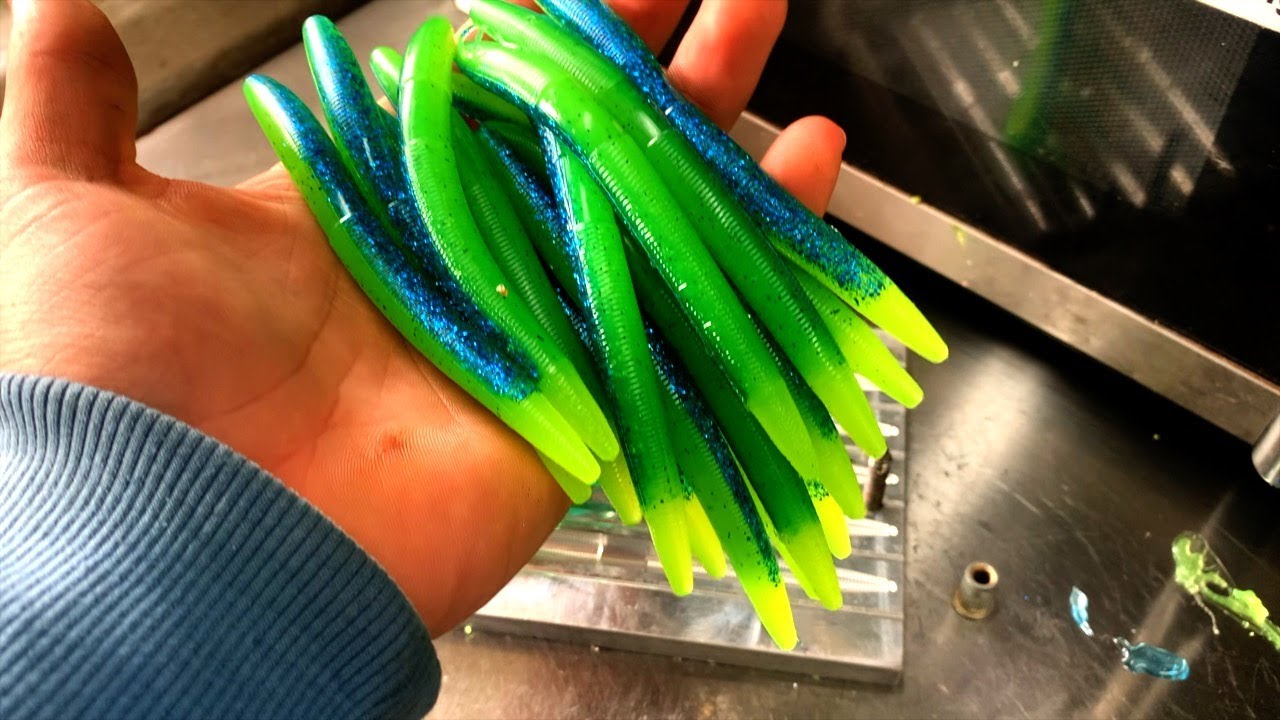Chartreuse and Blue Worms!!!🤩 (December Series Day 13)