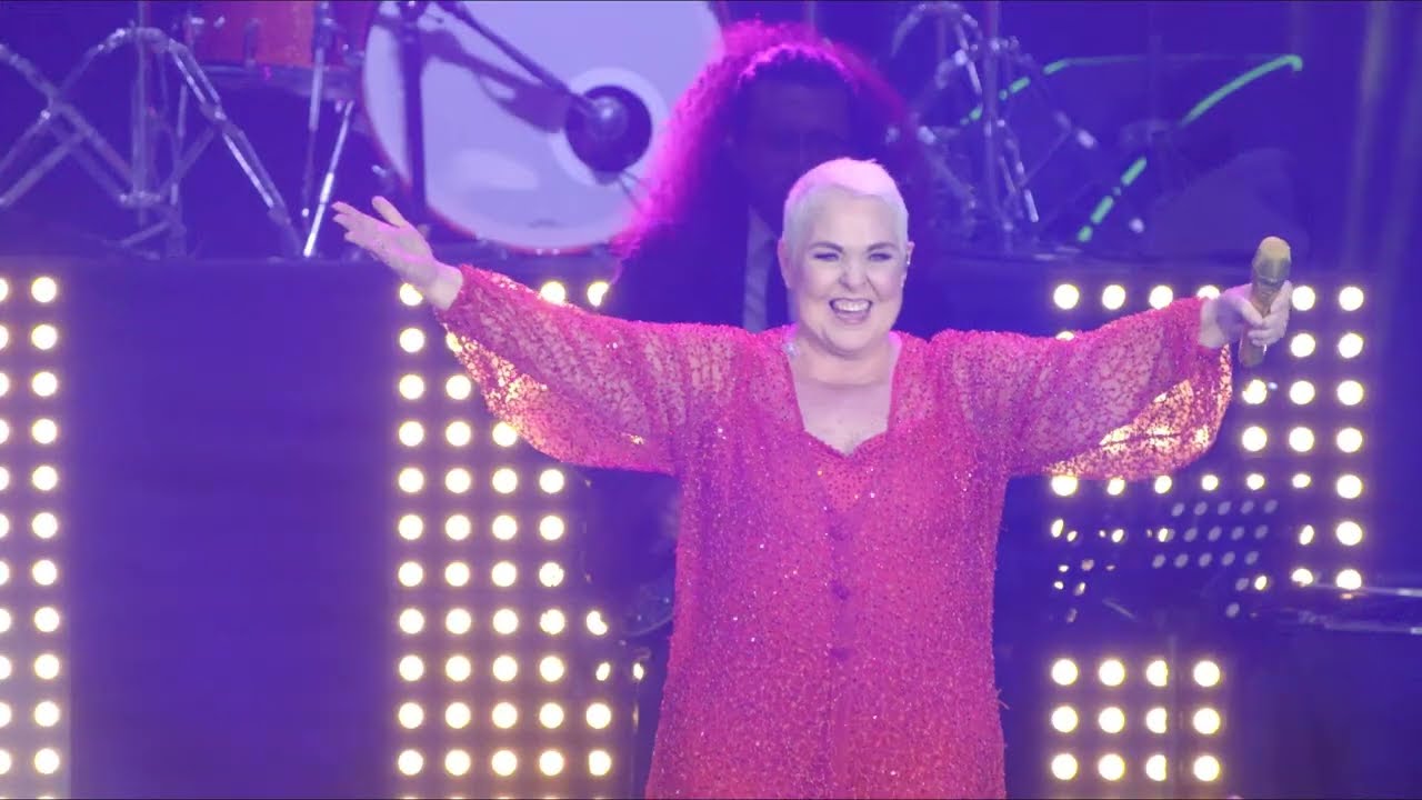 Lupita D'Alessio - Hazme Olvidarlo (En Vivo Desde La Arena CDMX)