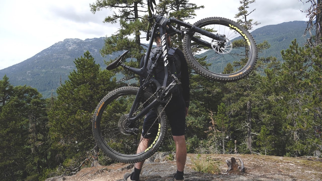 Mountainbike bequem auf Rücken tragen - Modularer MTB Enduro Rucksack von OUTENTIC | Fabio Schäfer