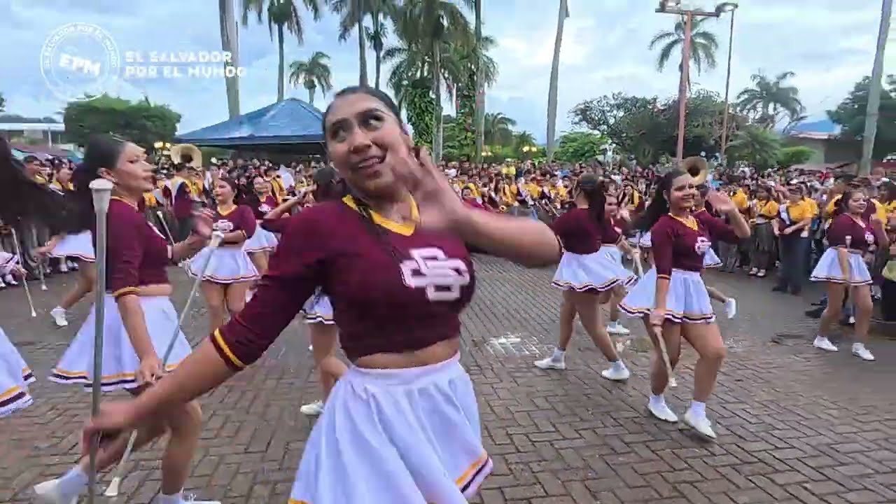 Impresionante las Cachiporristas del Colegio Salarruè