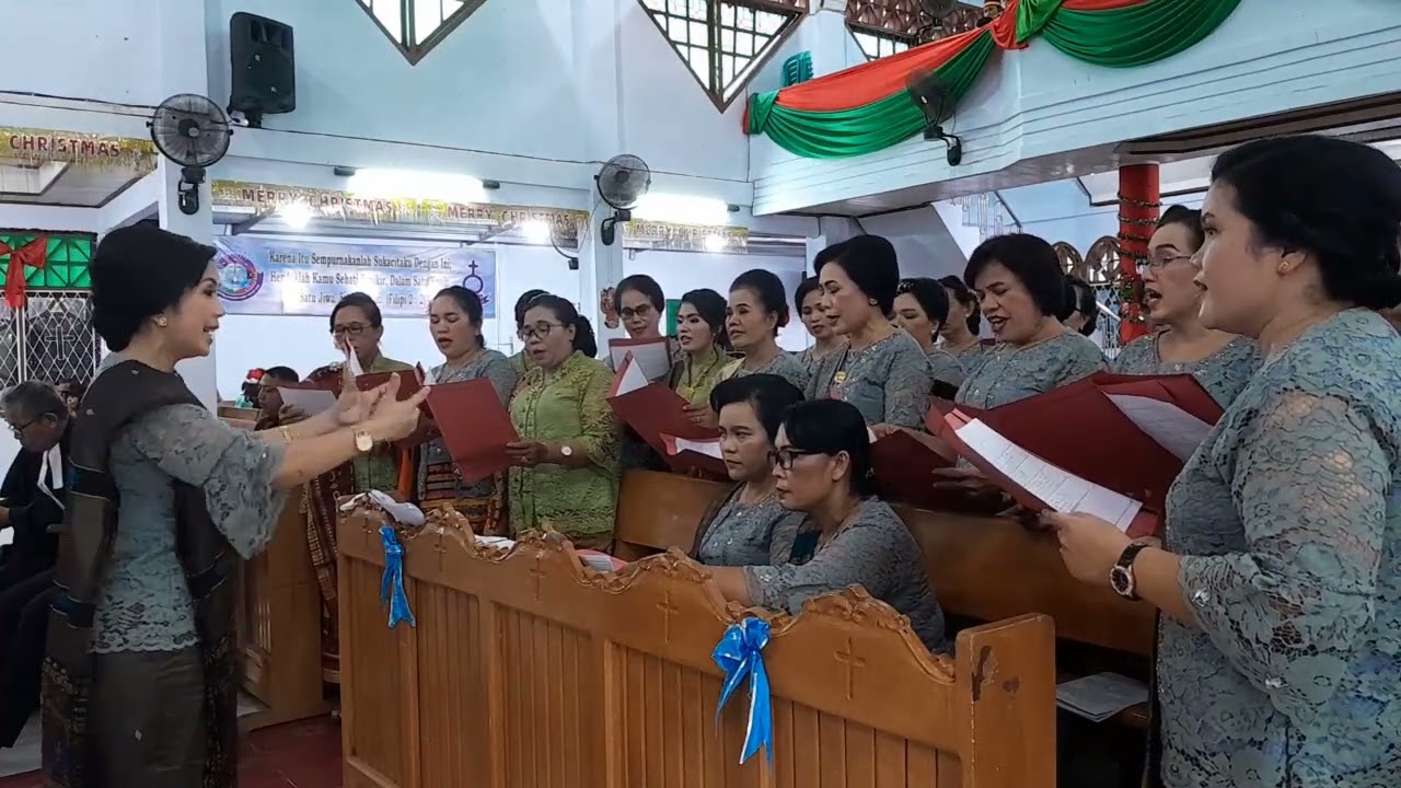 Koor Gabungan Parompuan HKBP Jitra Bengkulu - Di na tubu Kristus