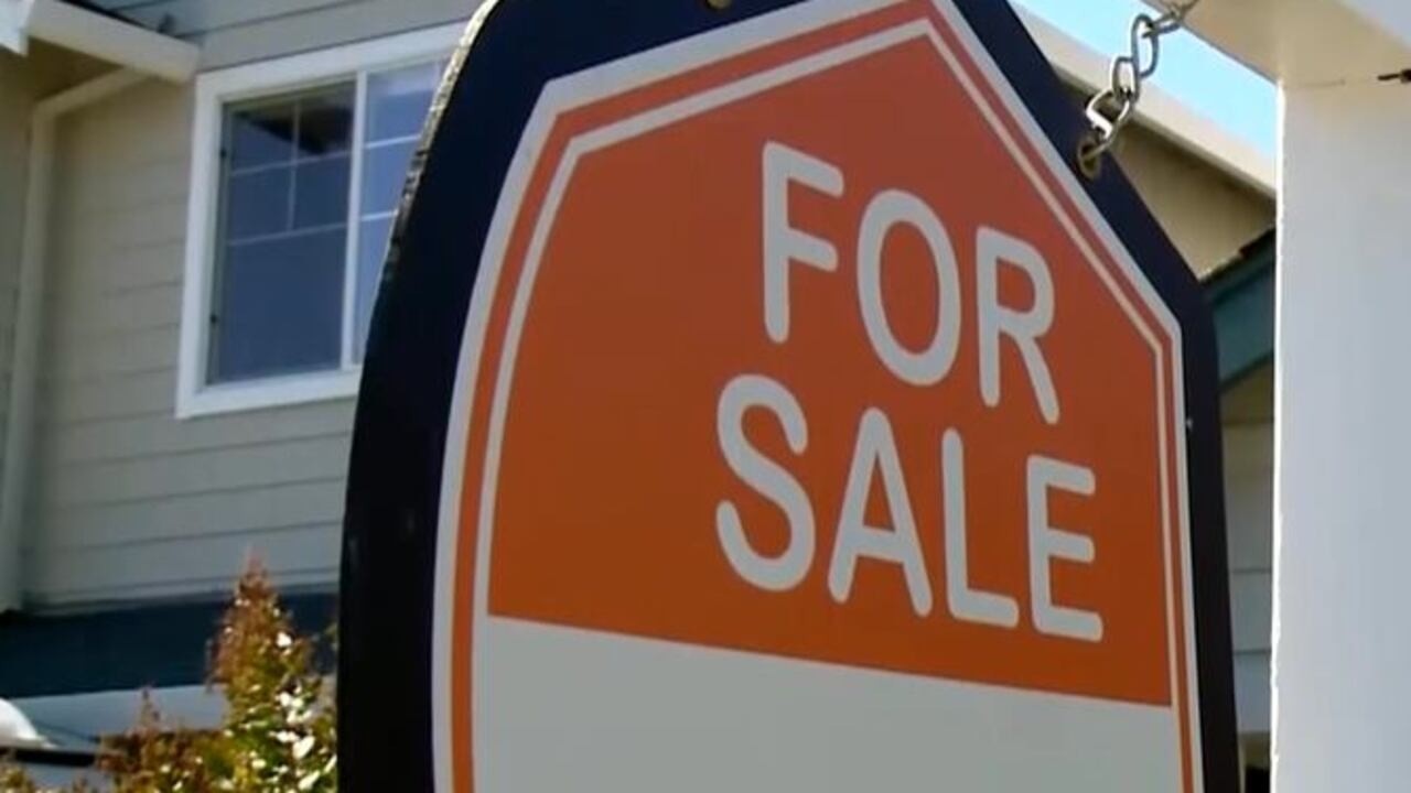 Высокие ипотечные ставки указывают на замедление продаж жилья осенью