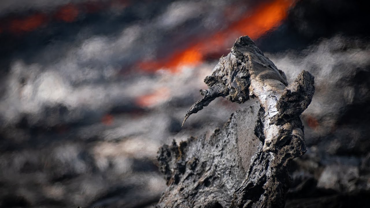 Lava Flows #2 - Eruption in Geldingadalur, Iceland - 4K